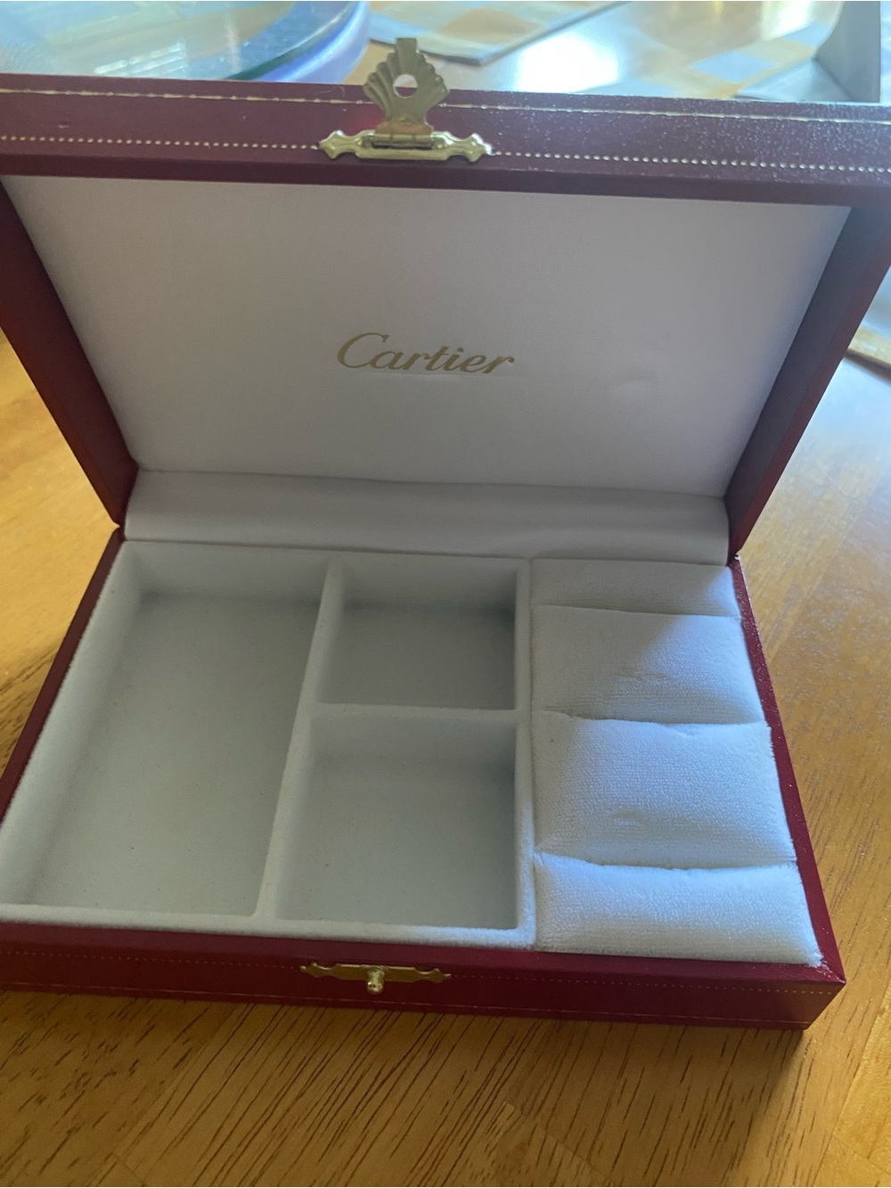 Authentic vintage Cartier jewelry case.
Excellent condition - Picture 3 of 6